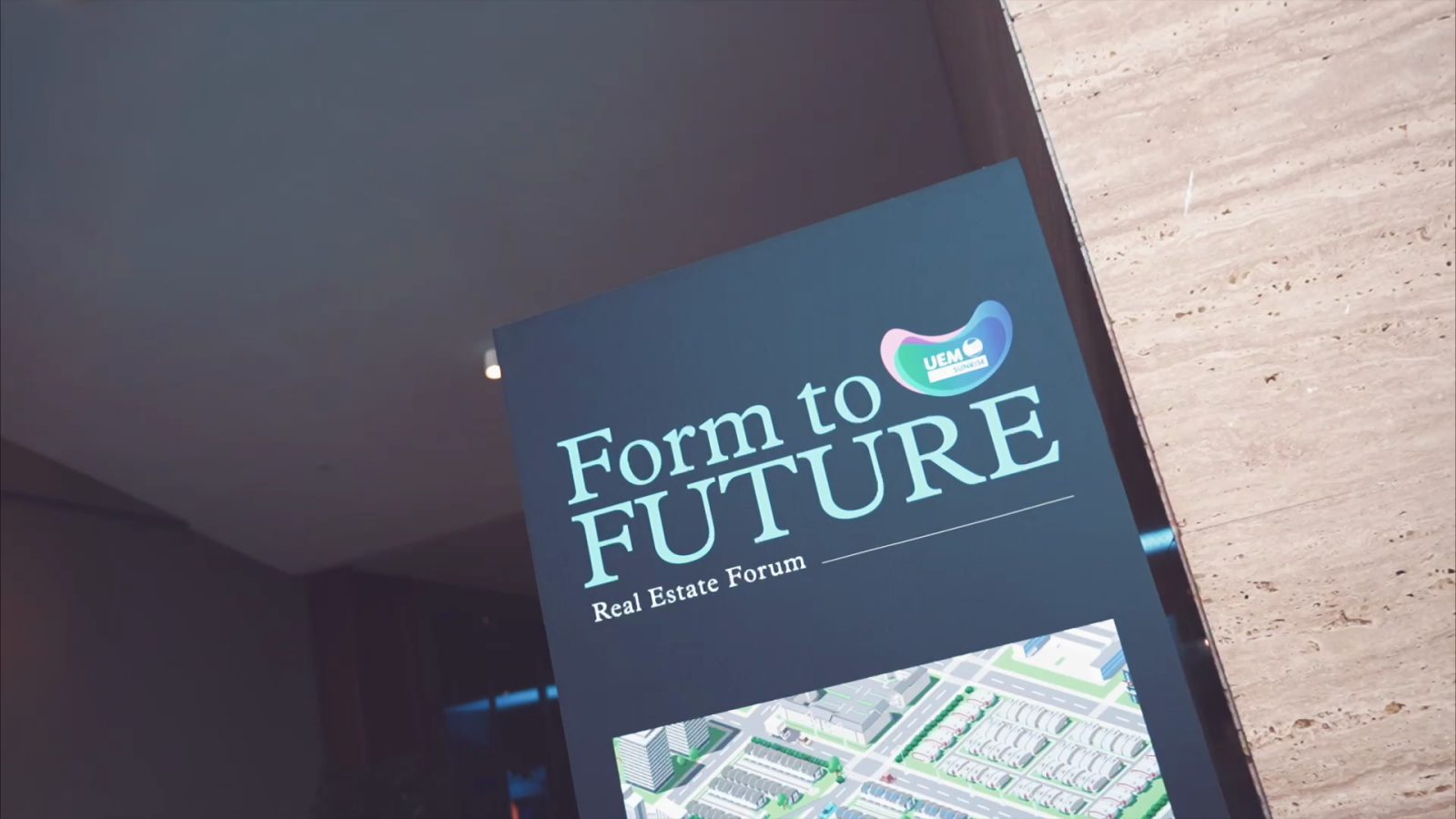 Forum sign at the entrance