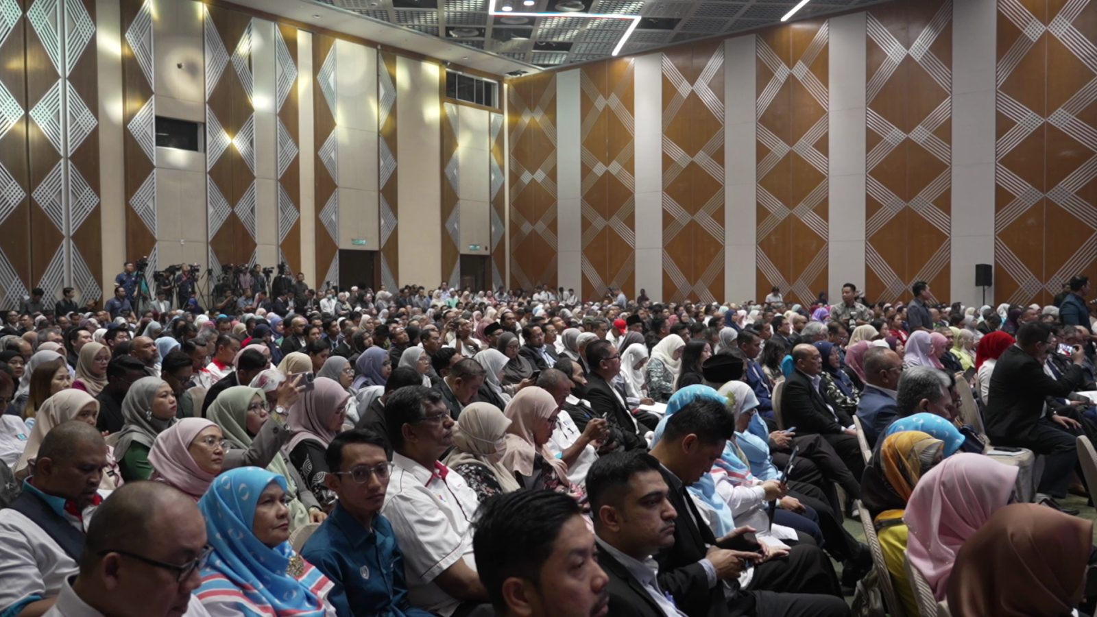 Delegates in Dewan Putra B